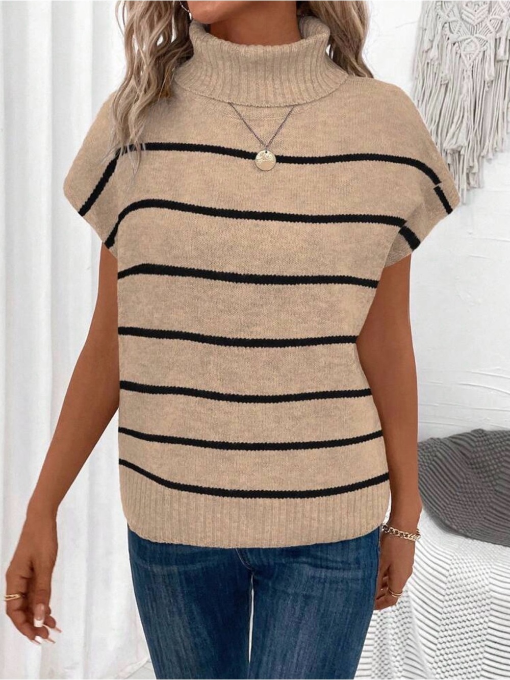 Turtleneck striped sweater vest